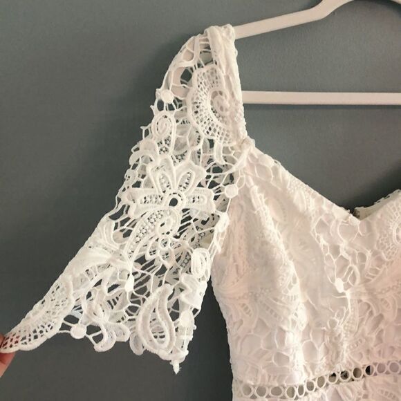 NEW Lulus Women’s Small White lace maxi portrait beach wedding dress - Picture 3 of 16